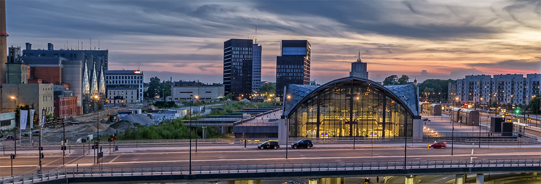 Dworzec Łódź Fabryczna i centrum Łodzi nocą